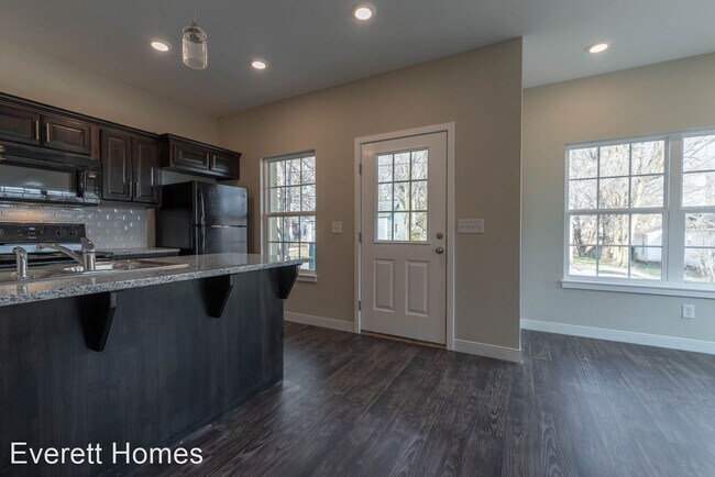 Building Photo - 719 S Main Ave