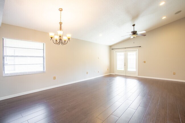 Building Photo - Beautifully Upgraded 3BD/2BA Home Near UCF...