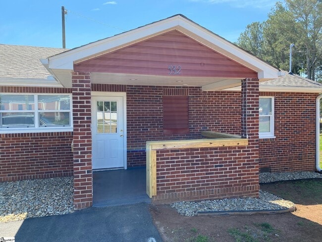 Building Photo - 532 Farrs Bridge Rd