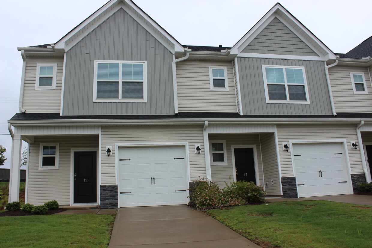 Foto principal - 15 Apricot Ln