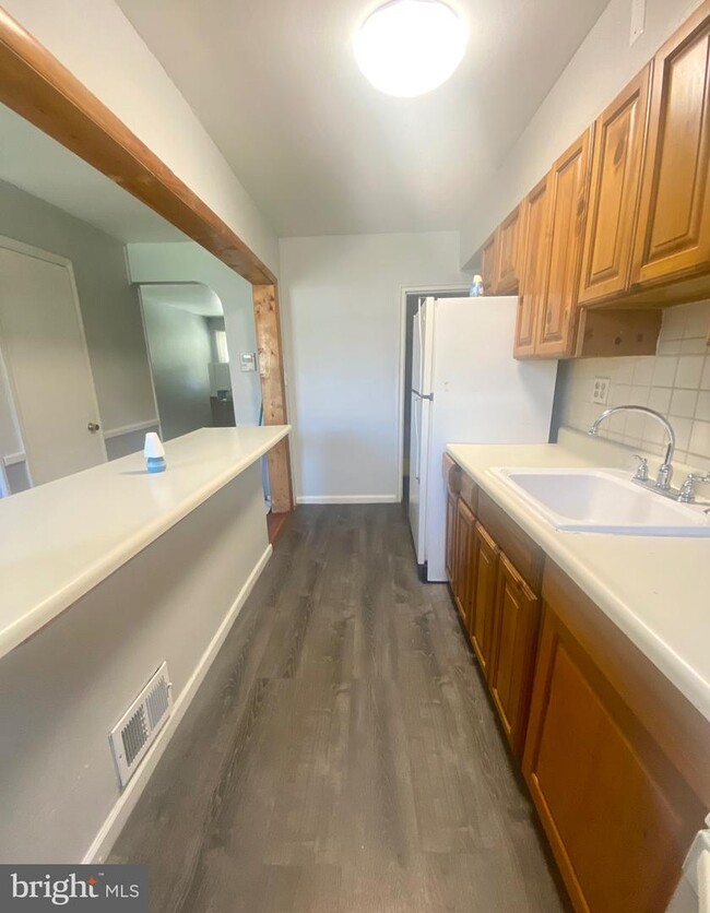Foto del edificio - 1050 Cooks Ln