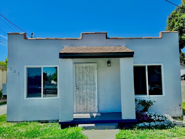 Puerta principal - 523 N Willow Ave