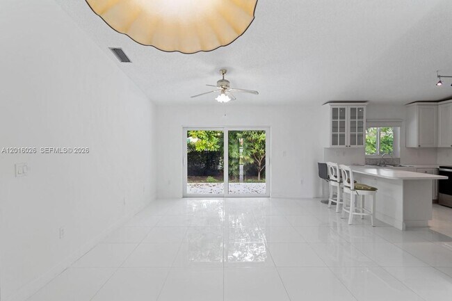 Foto del edificio - 9617 SW 144th Pl
