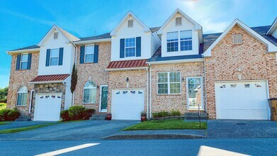 Building Photo - 714 Spence Enclave Ln