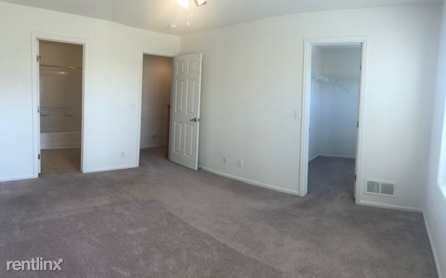 Building Photo - 5895 Biscay St