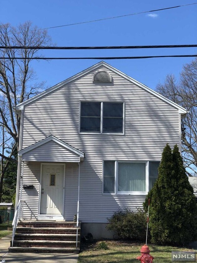 Primary Photo - 136 10th Ave