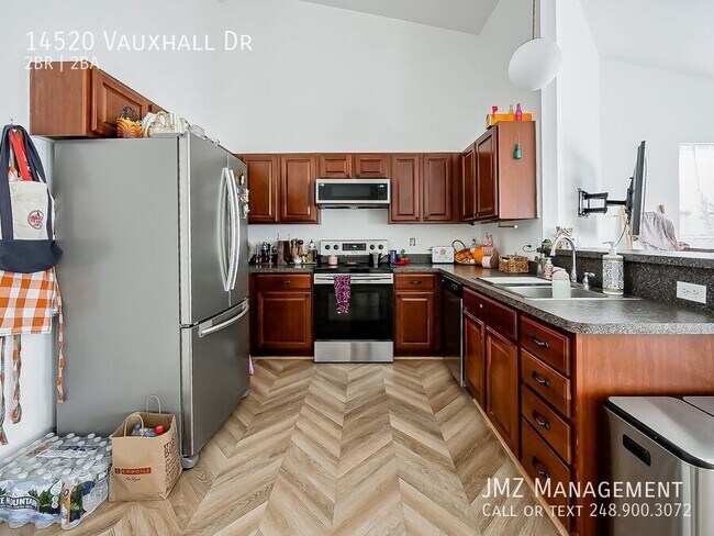 Building Photo - 14520 Vauxhall Dr