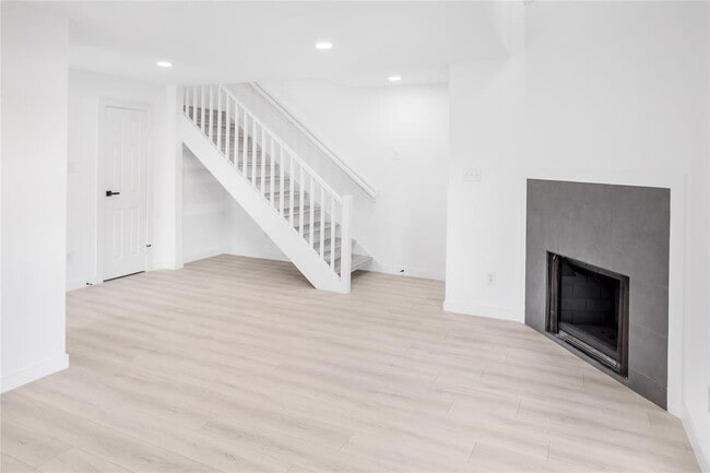 Building Photo - 11201 Lynbrook Dr