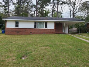 Building Photo - 2691 Fernwood Ave