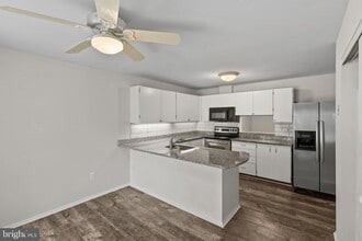 Building Photo - 11861 New Country Ln