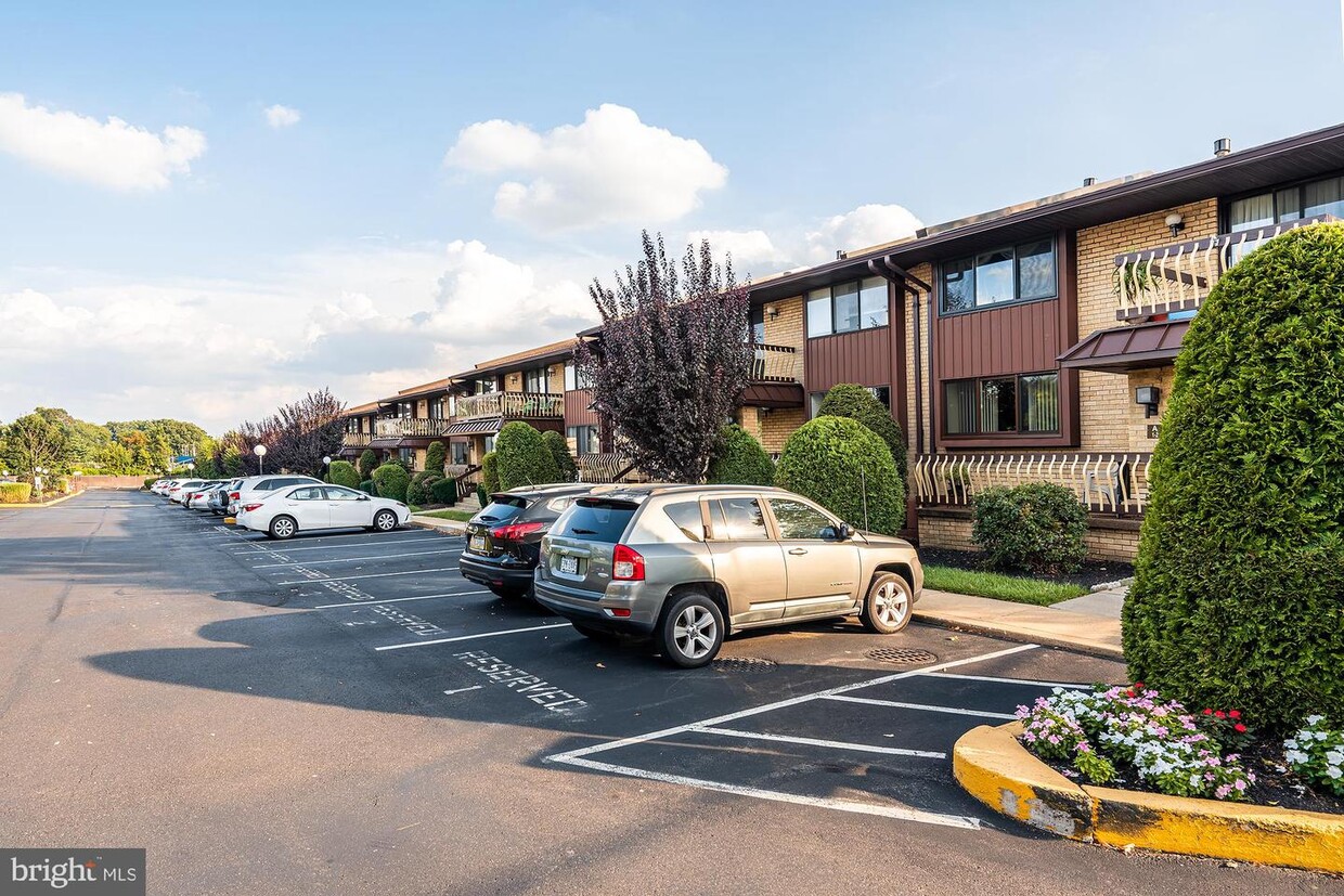 Foto principal - 10201 Bustleton Ave