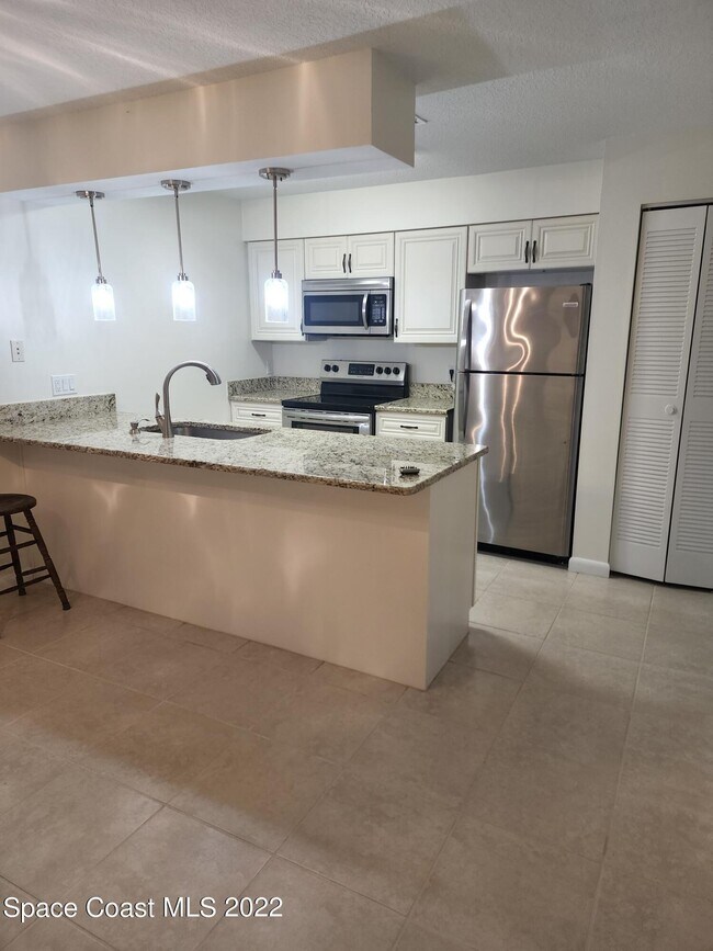 Foto del edificio - 8708 Jasmine Ct