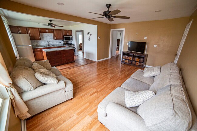 Building Photo - 4572 Rumsey Ave