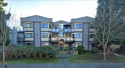 Building Photo - 1918 York Ave