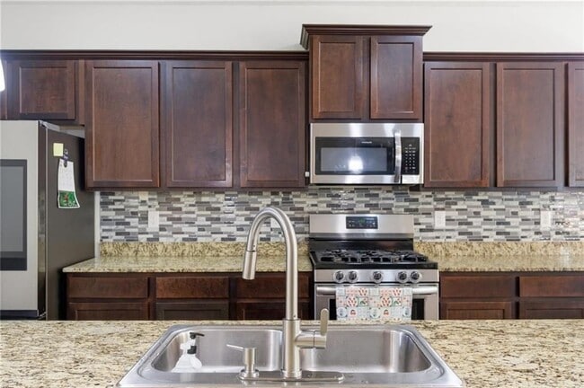 Building Photo - 296 Maple Brook Dr