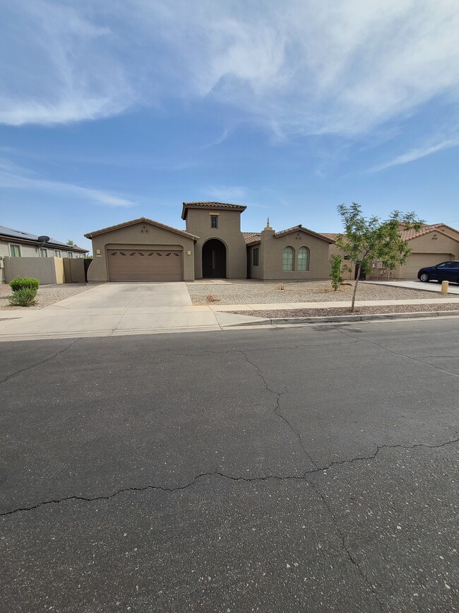 Building Photo - 3233 E Blue Ridge Way