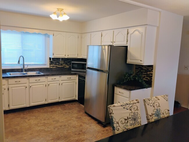 Foto del edificio - 553 W Park Ave