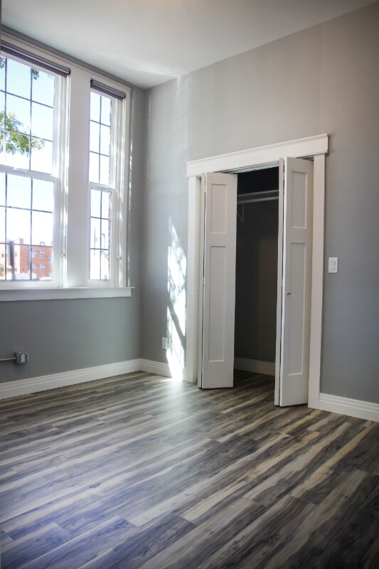 Foto del edificio - 218 E 7th St