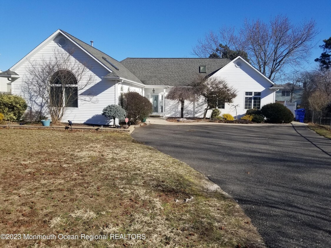 Primary Photo - 1039 Kells Ct