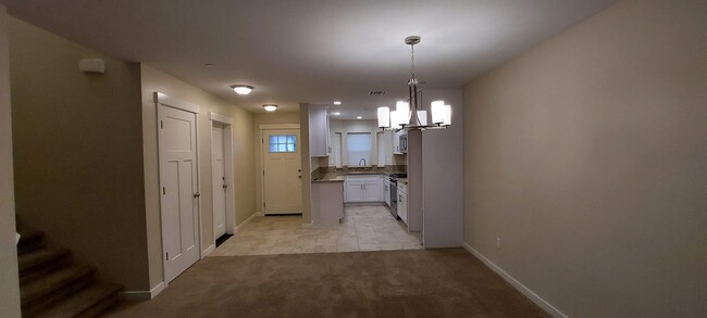Building Photo - 632 David Cir