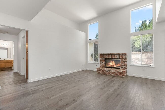 Building Photo - 3321 Mountainside Dr