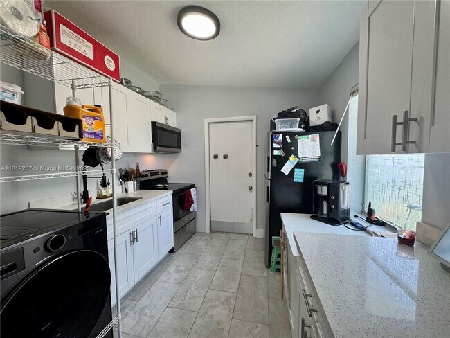 Foto del edificio - 370 NW 15th Ct