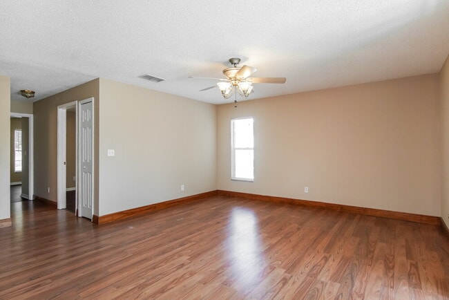 Building Photo - 12009 Woodglen Cir