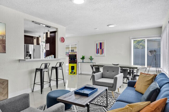 Foto del edificio - 6452 Custer St