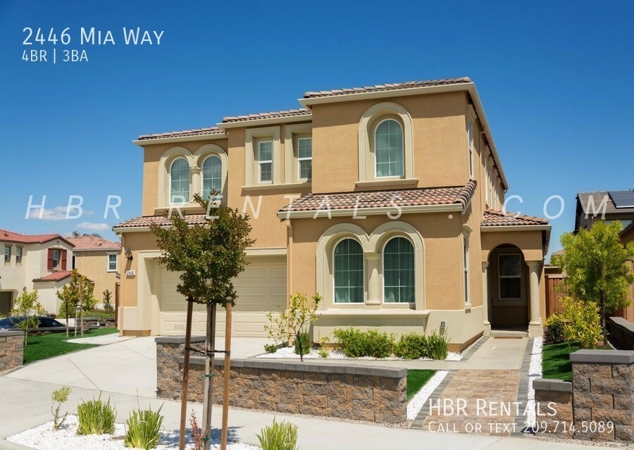Primary Photo - Gorgeous Four Bedroom - Corner Lot Tracy R...