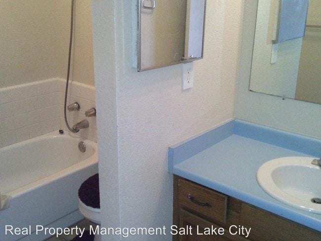 Building Photo - 783 E Whispering Pine Dr
