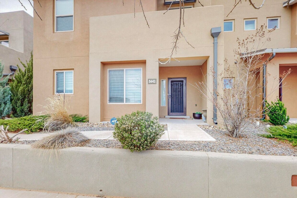 Foto principal - 3 bedroom, 2 1/2 Bath Pulte Ocotillo Model...