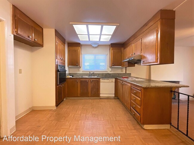 Building Photo - 3 br, 2 bath House - 36522 Oak Street
