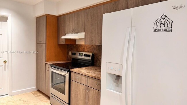 Foto del edificio - 300 NE 122nd St