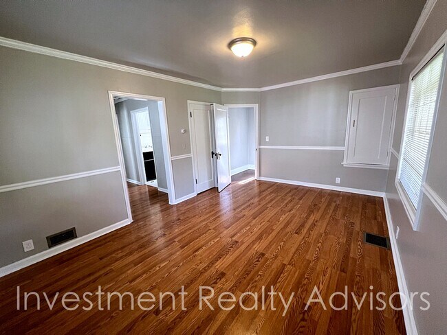 Foto del edificio - Charming Apartment With Bonus Room!