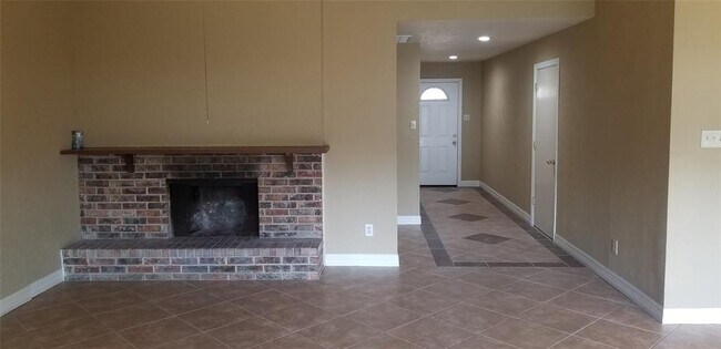 Building Photo - 18218 Navajo Trail Dr