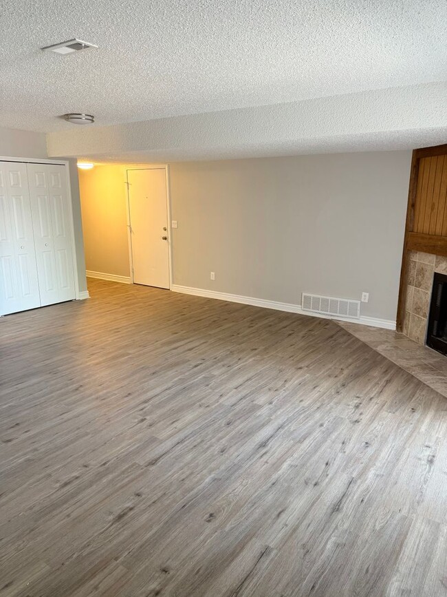 Building Photo - 4015 Stonedike Dr