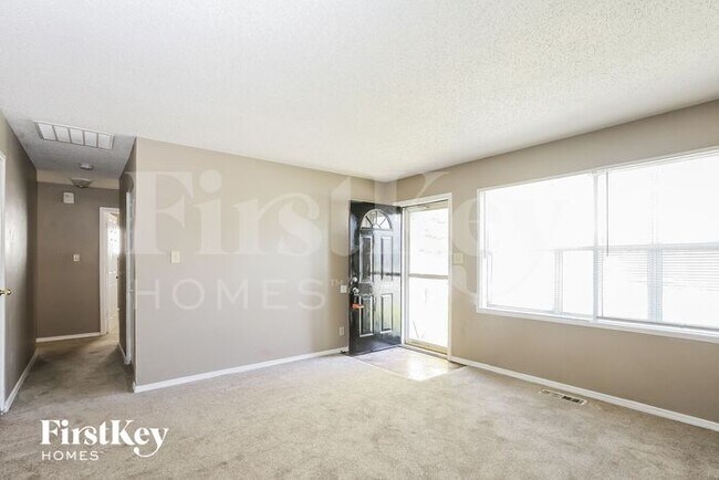 Building Photo - 4834 North Kenyon Drive