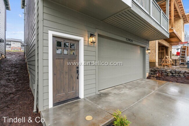 Building Photo - 12935 SE Creekside Terrace