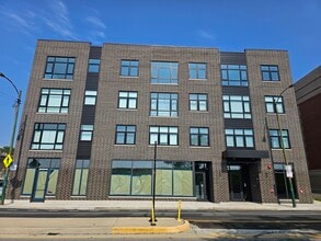 Building Photo - 2807 S Halsted St