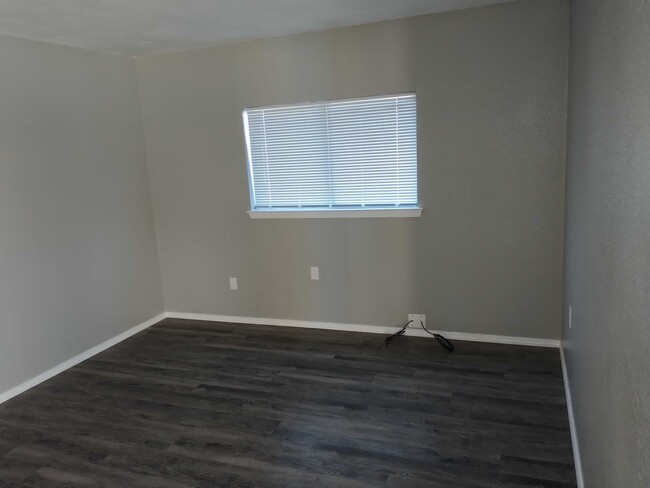 Livingroom - 2109 W Jackson Ave