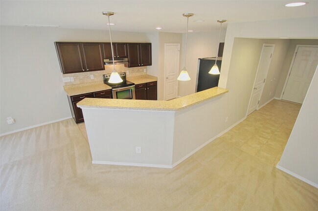 Foto del edificio - Available September 1st - Gorgeous Townhome MINUTES from RTP, Brier Creek and I-40 & 540!