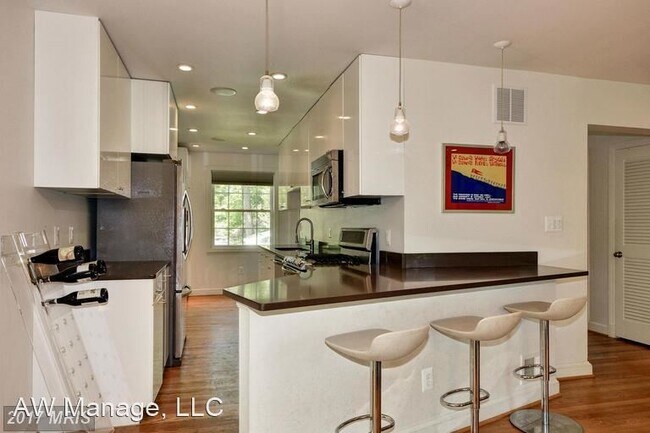 Building Photo - 6 br, 4.5 bath House - 2825 29th Place NW