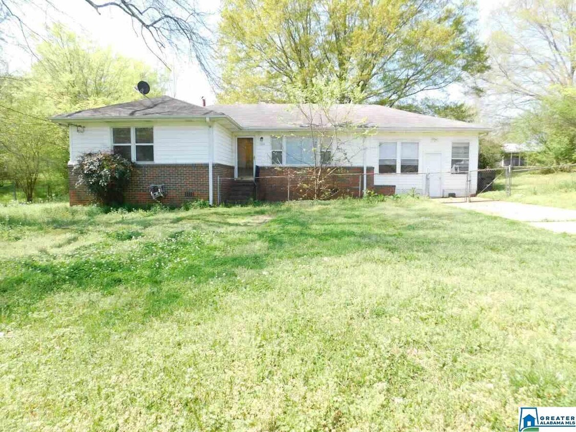 2328 3rd St NE, Center Point, AL 35215 House for Rent in Center Point