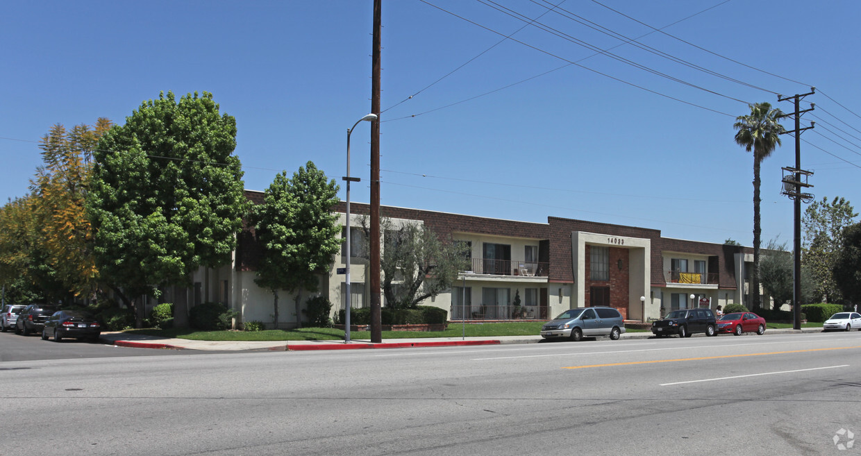 Building Photo - Burbank Gardens