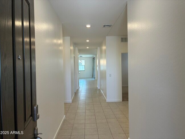 Building Photo - 19913 W Palo Verde Dr