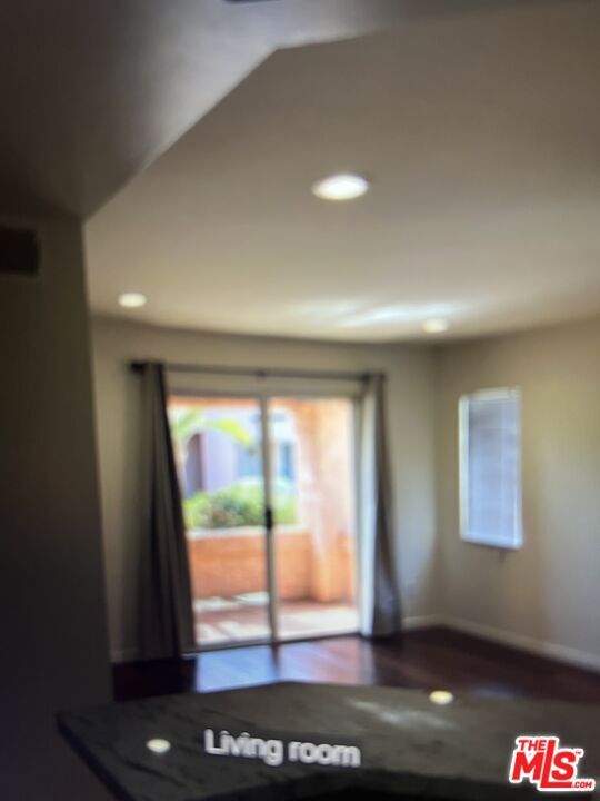 Foto del edificio - 4810 S La Brea Ave