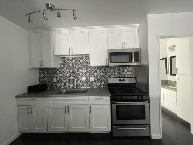 Foto del edificio - 6554 La Mirada Ave