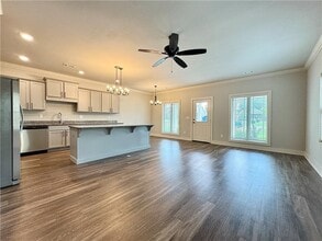 Building Photo - 821 NE Hts Ln