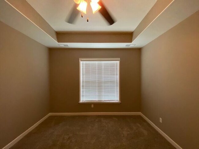 Building Photo - Olive Branch Townhouse Community, Lovely 4...