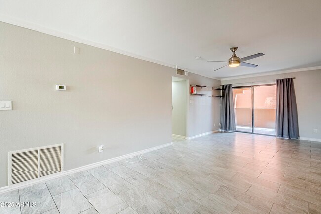 Foto del edificio - 4303 E Cactus Rd